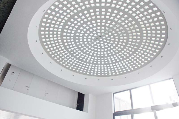 inkom met lichtkoepel, lounge