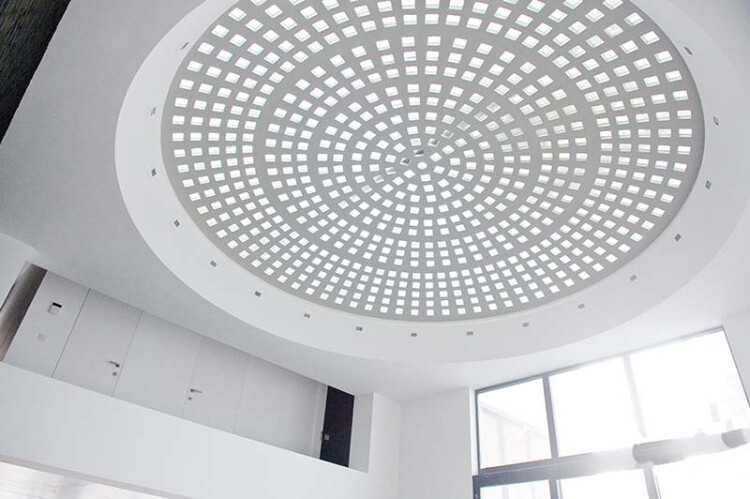 inkom met lichtkoepel, lounge