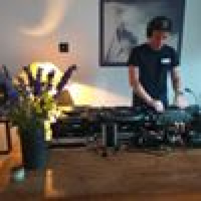 Sam  zoekt een Studio in Antwerpen