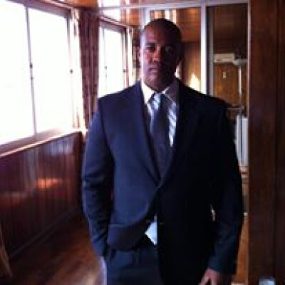 Eduardo zoekt een Kamer / Appartement / Studio in Antwerpen