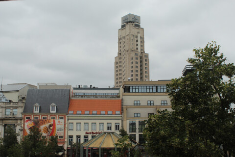 Uitzicht vanuit de keuken/woonkamer én slaapkamer 1, op Groenplaats/Stad Antwerpen.