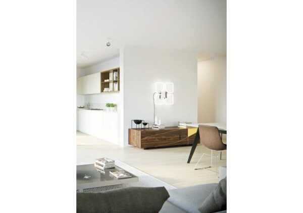 Appartement volledig nieuw, overal parket, ruim en licht. Ook volledig geschilderd (wit). 